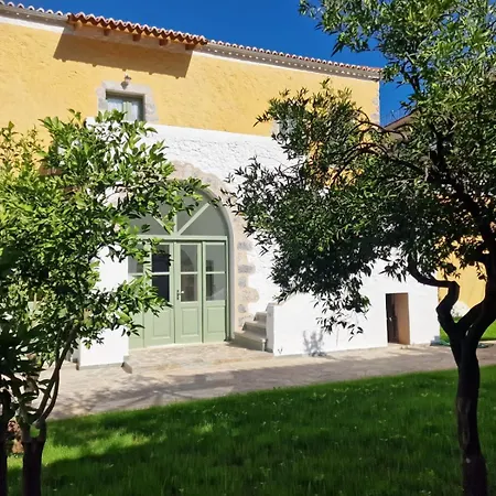 Alexander House 1 לאונידיון