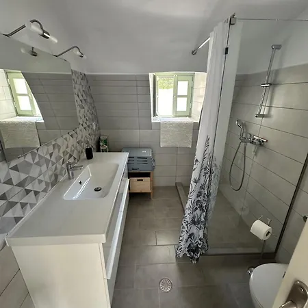 Alexander House 1 Апартаменты Леонидион