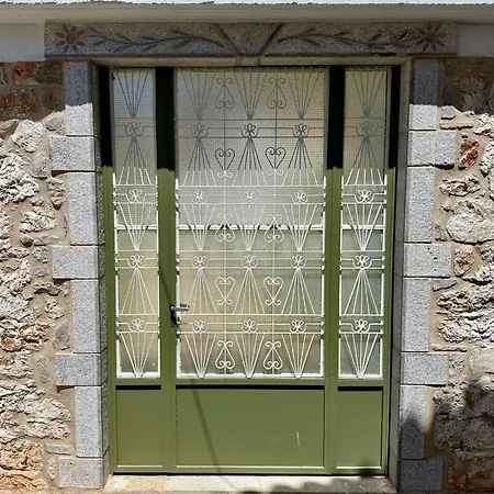 Alexander House 1 לאונידיון