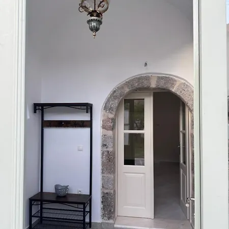Alexander House 1 * ليونِذيو
