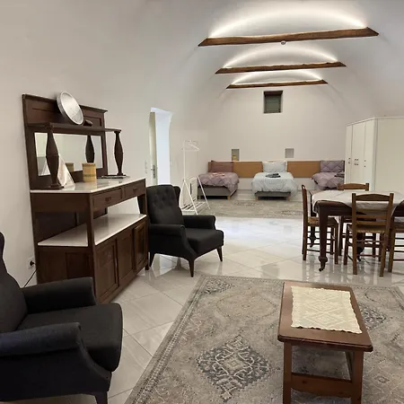 Alexander House 1 Апартаменты *