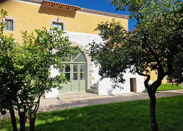Alexander House 1 לאונידיון