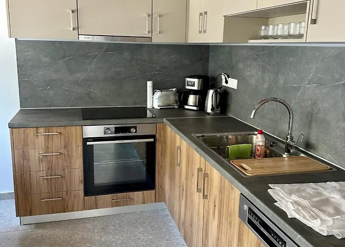 Alexander House 1 Apartment