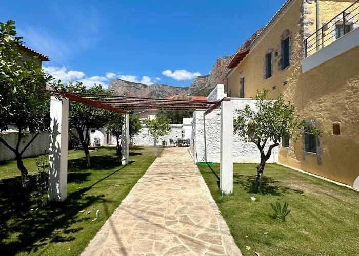 Alexander House 1 Apartment