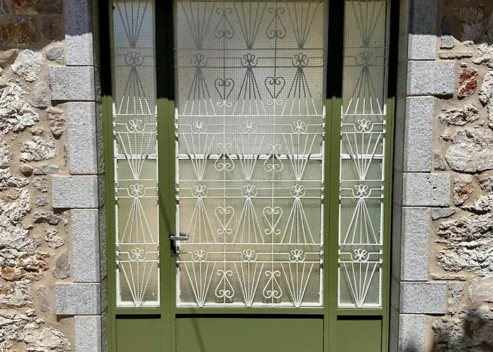 Alexander House 1 לאונידיון