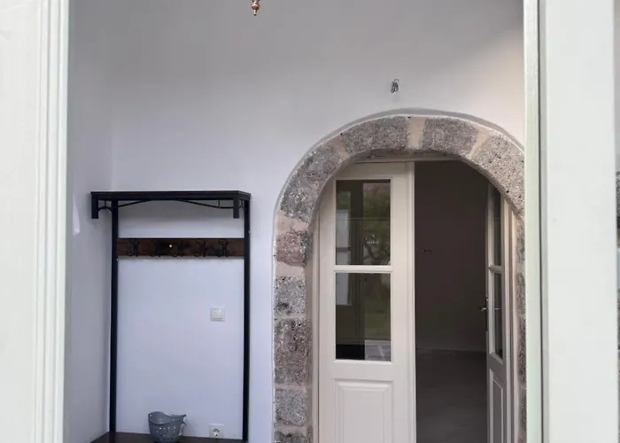 Alexander House 1 * לאונידיון