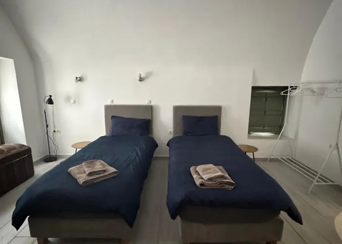 Alexander House 1 * לאונידיון
